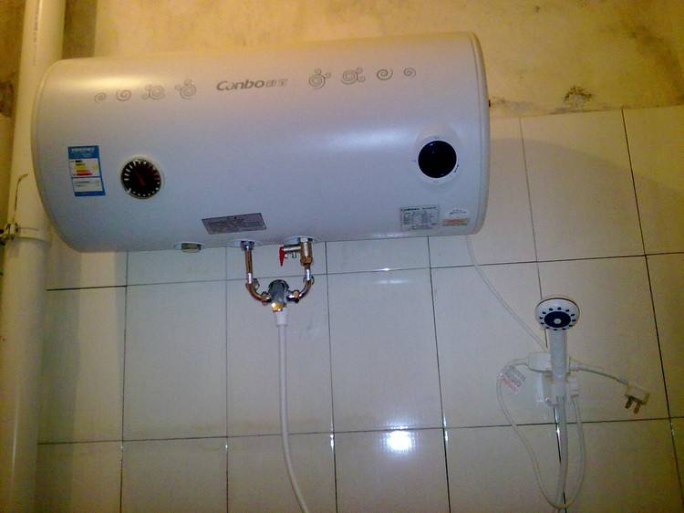 电热水器安装位置 电热水器安装高度