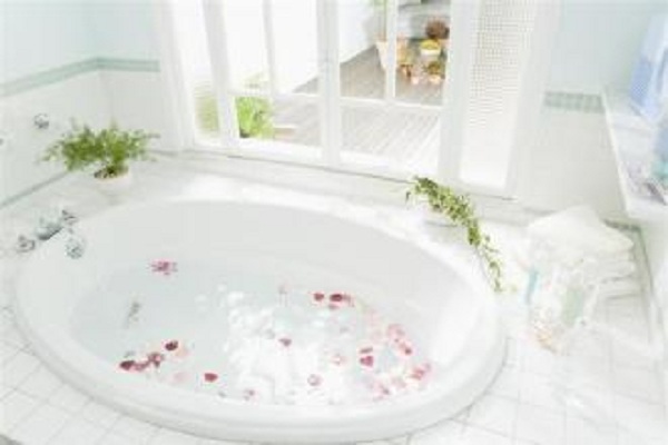 常见的浴缸清洁方法介绍