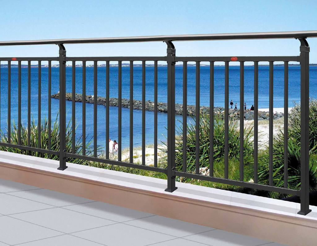 这样安装阳台护栏，安全性能更高