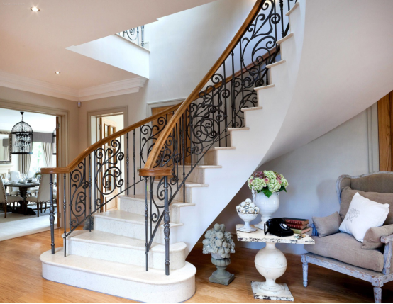 常用三种家庭楼梯扶手，哪种好？