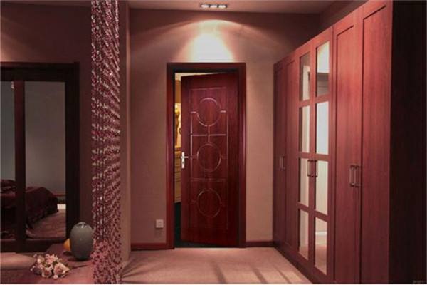 卫生间的门对着卧室门该如何做呢？四种方法介绍