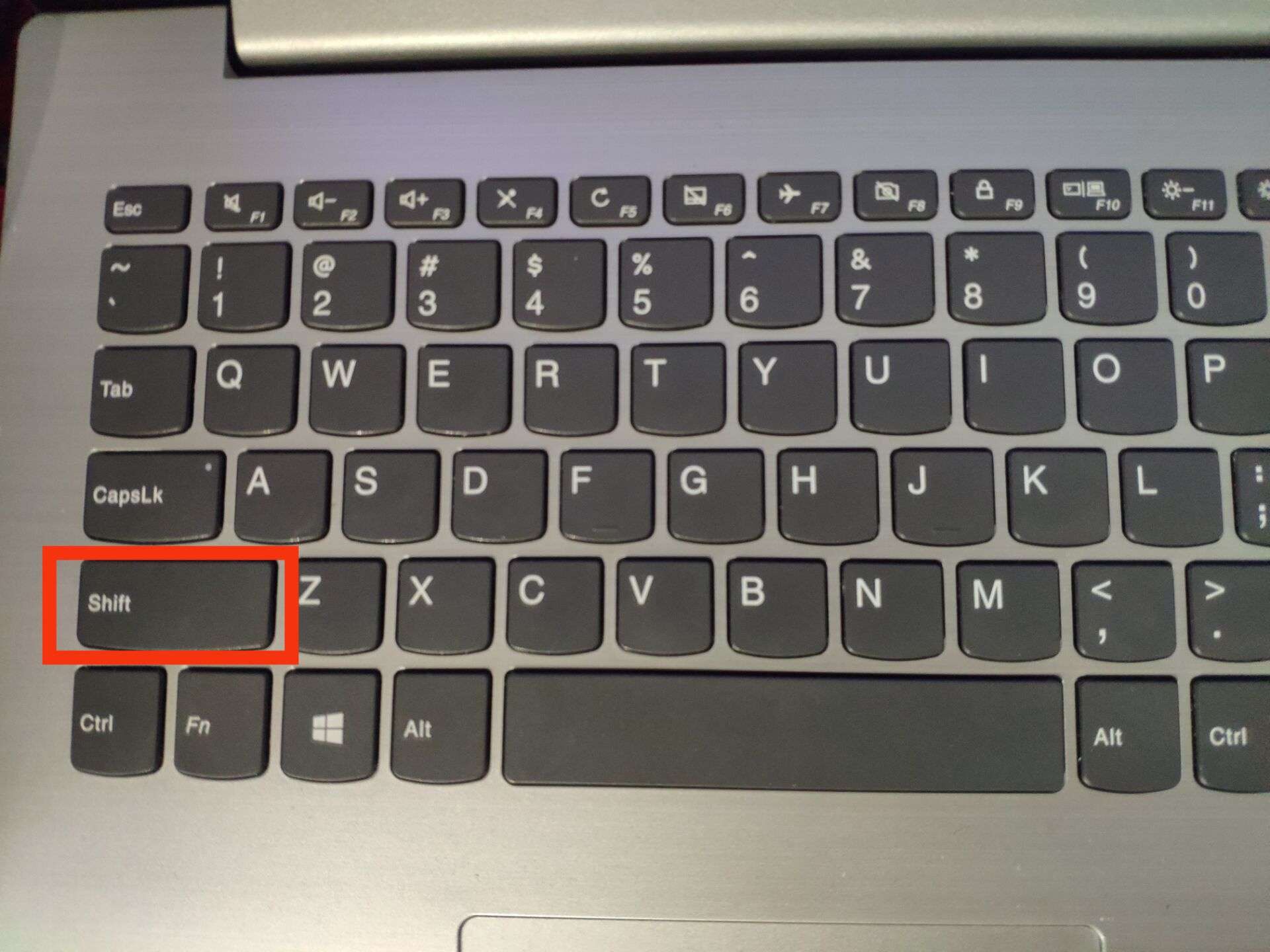 电脑中英文切换按什么键